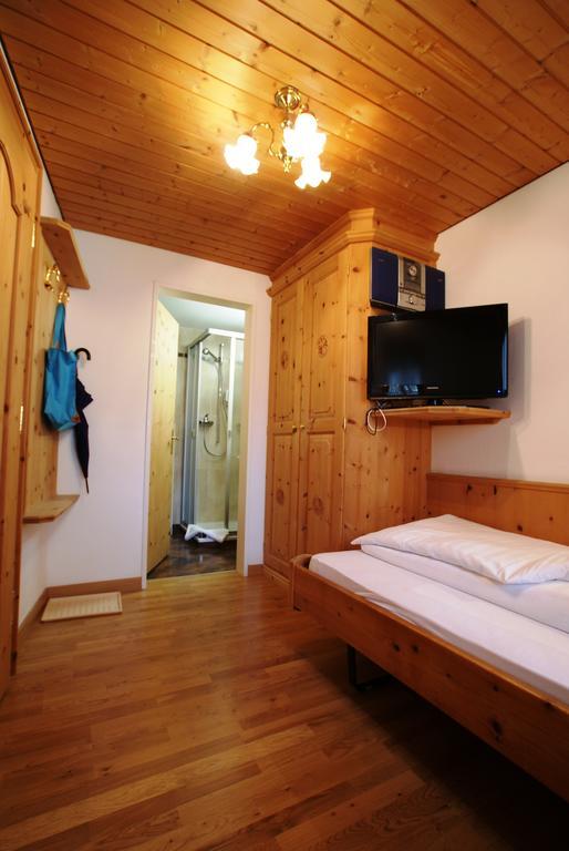 Hotel Astras Scuol Rom bilde