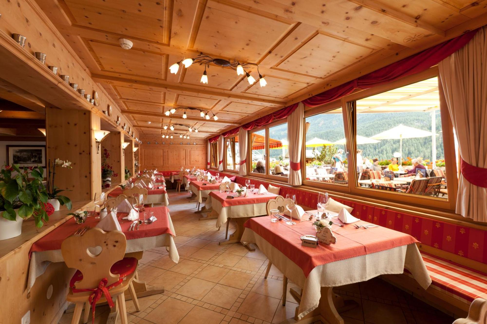 Hotel Astras Scuol Eksteriør bilde