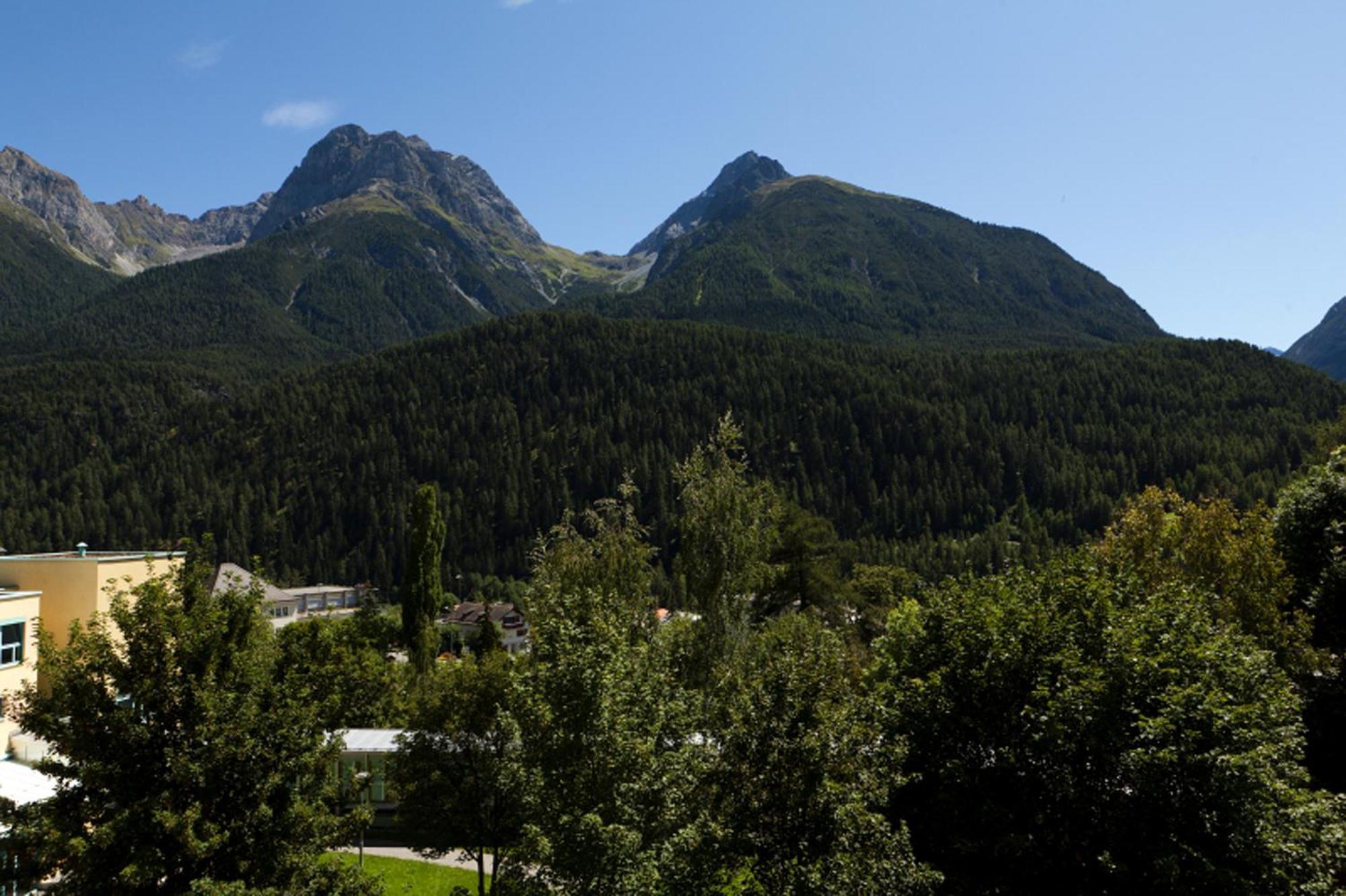 Hotel Astras Scuol Rom bilde